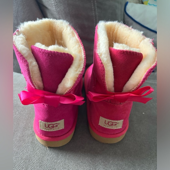 UGGS - Picture 2 of 2